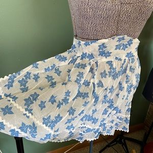 Vintage APRON Sheer w/ Blue Ivy Pattern Retro Housewife 50’s White Ric Rac Trim